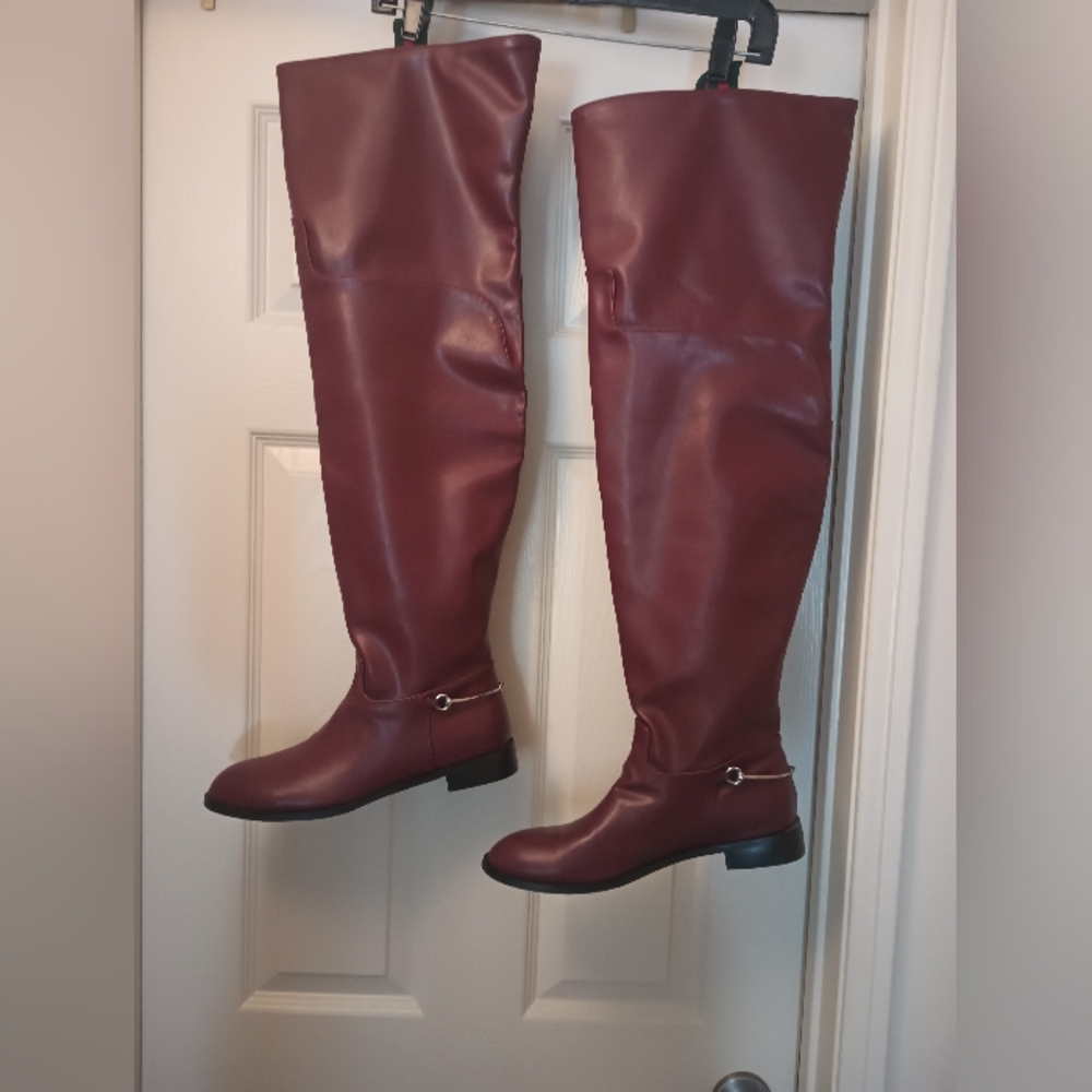 Women's Burgundy Knee-High Boots - Picture 2 of 5
